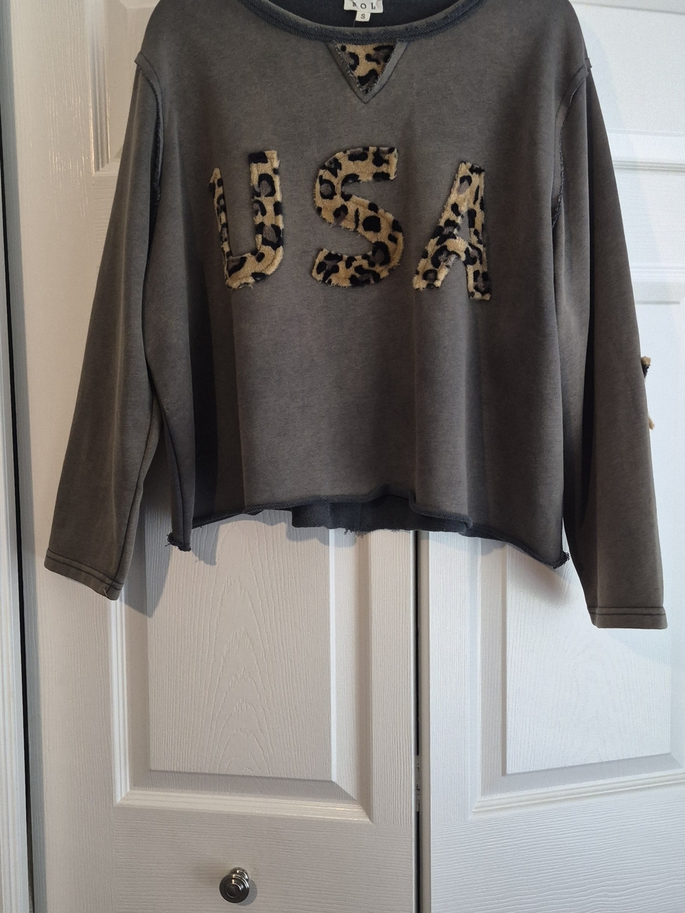 POL Gray Cropped Sweatshirt with Leopard USA Appliqué